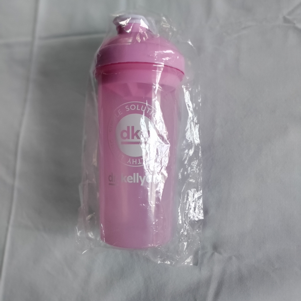 NWOT dr.kellyann mixer/shaker/drink bottle. Sealed In bag